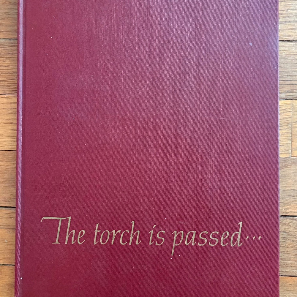 "THE TORCH IS PASSED..." BOOK  THE DEATH OF A PRESIDENT (JOHN F KENNEDY)